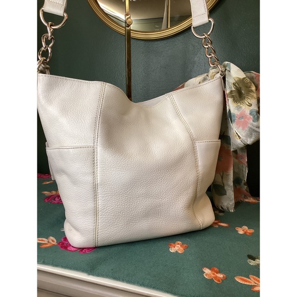 Calvin Klein White Pebbled Faux Leather with Scarf and Charm - Picture 4 of 9